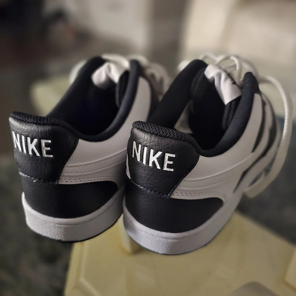 Nike Men's Black and White Sneakers - Picture 9 of 16